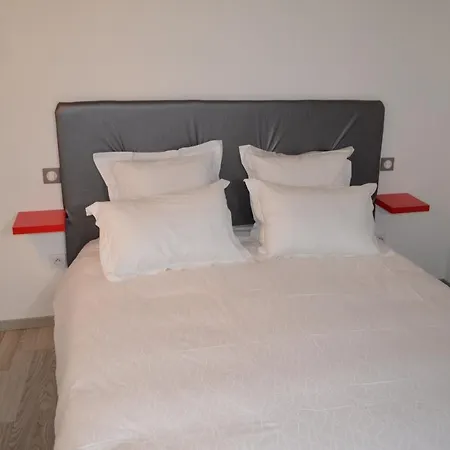 La Petite Ecole Chez Etche Bed & Breakfast 4*