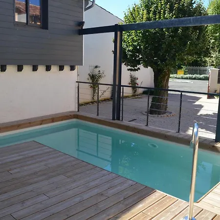 La Petite Ecole Bed & Breakfast 4*