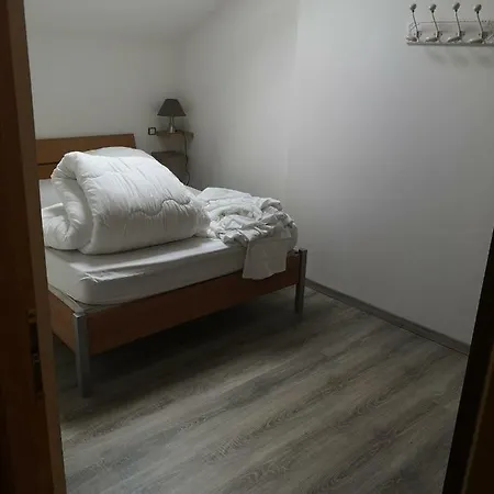 La Petite Ecole 2*